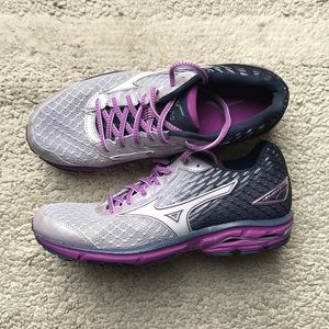 Mizuno Wave rider 21